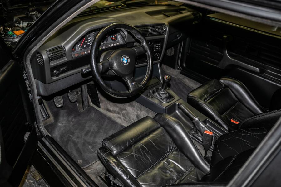 Интерьер BMW M3 Coupe (E30) 1987 года  (фото 11 из 15)